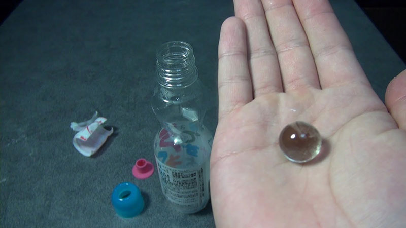 open-the-ramune-japan-bottle