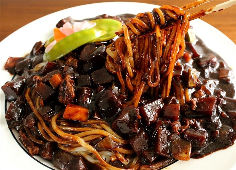 Japanese-jjajangmyeon-noodles-6